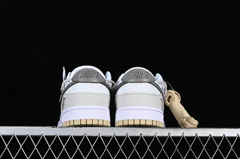 All Categories Nk SB Dunk Series Nk SB Dunk Low Low-top sneakers Customized large box Nk Dunk Low "Team Gold" Official custom-crack SB strapped low-top casual sneakers DV0833-100